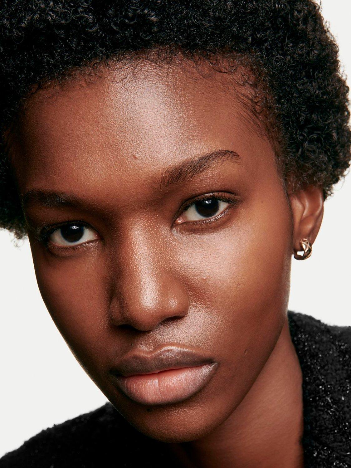 N°1 De CHANEL Revitalising Foundation Illuminates - Hydrates - Protects