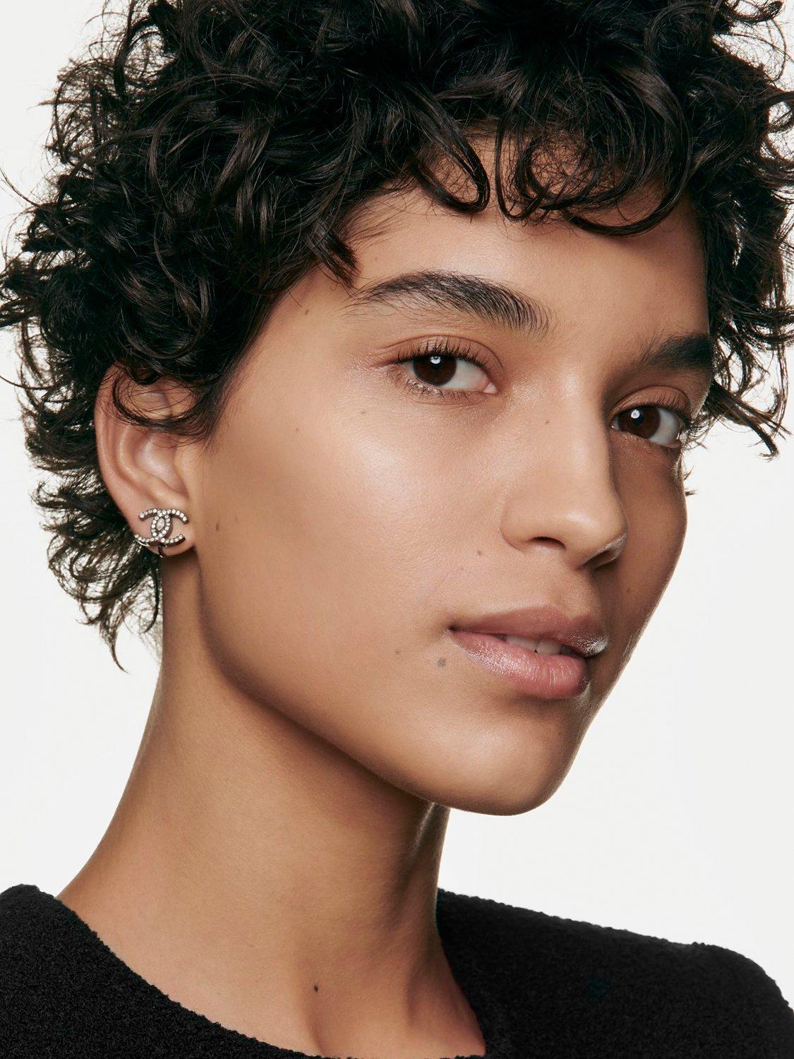 N°1 De CHANEL Revitalising Foundation Illuminates - Hydrates - Protects