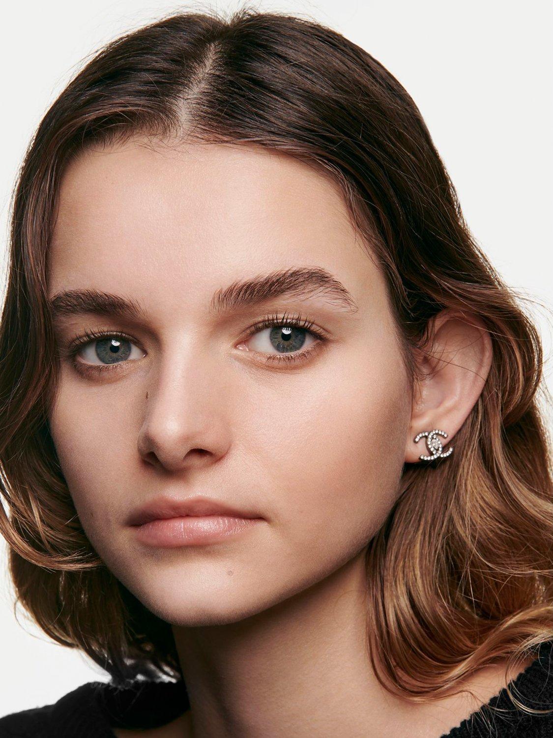 N°1 De CHANEL Revitalising Foundation Illuminates - Hydrates - Protects