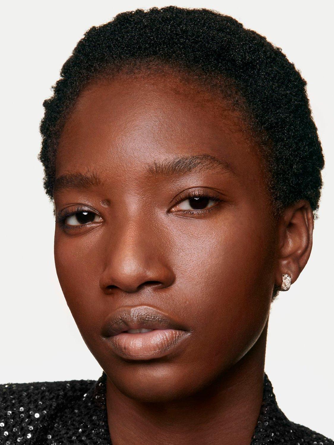 N°1 De CHANEL Revitalising Foundation Illuminates - Hydrates - Protects