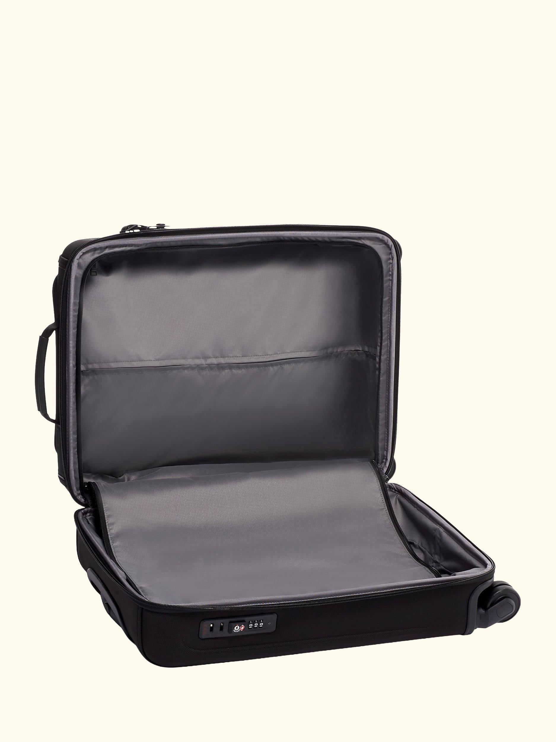 Alpha 3 International Slim Super Léger 55cm 4-Wheel Cabin Case, Black