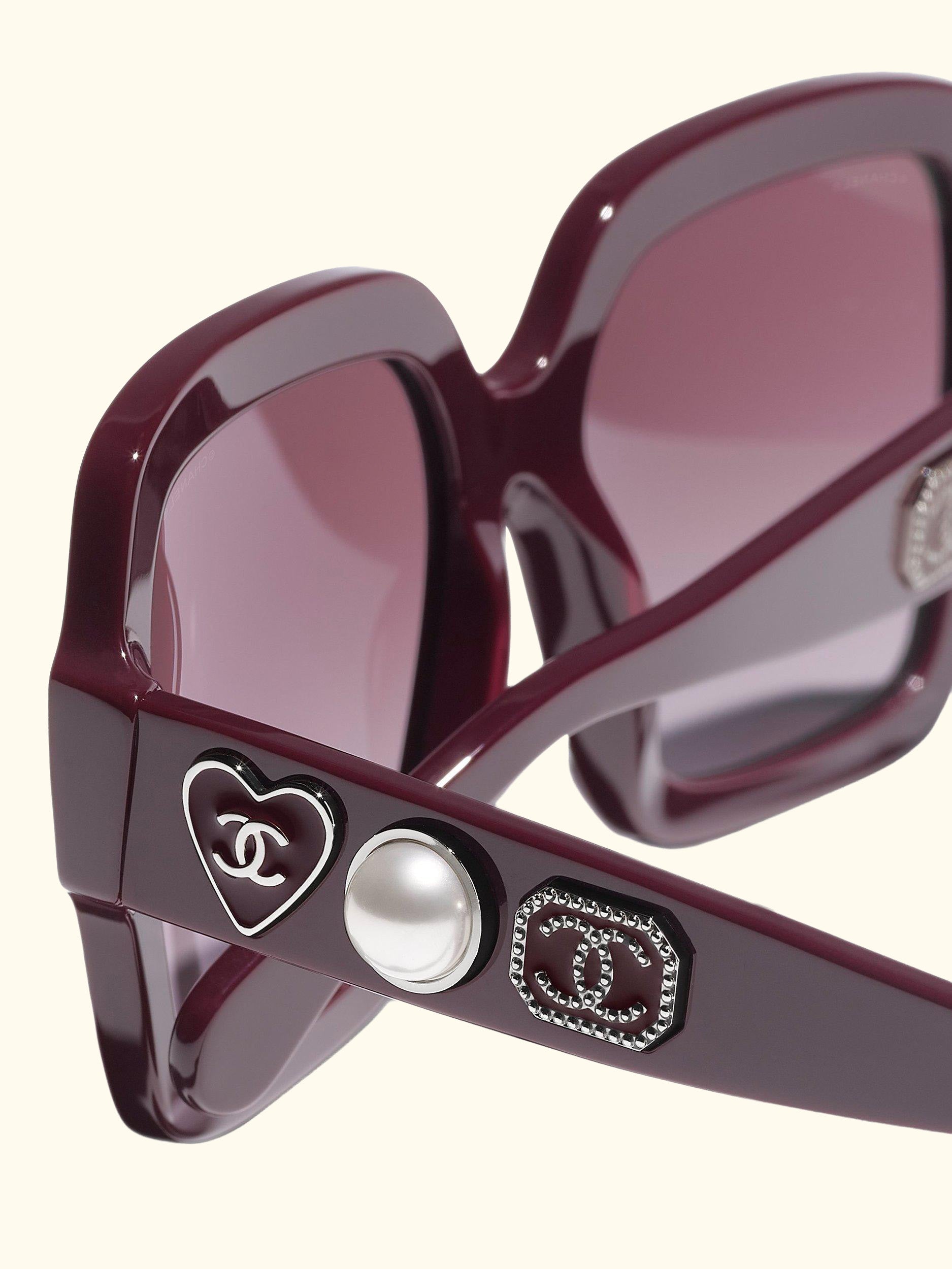 CH5479 Women's Square Sunglasses, Red