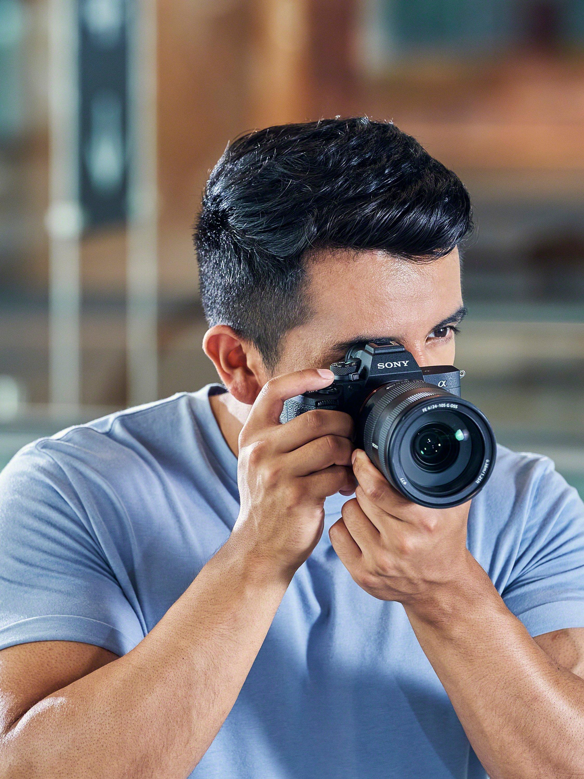 a7 IV (Alpha ILCE-7M4) Compact System Camera, 4K Ultra HD, 33MP, Wi-Fi, Bluetooth, OLED EVF, 5-Axis Image Stabiliser & 3” Vari-Angle LCD Touch Screen, Body Only, Black