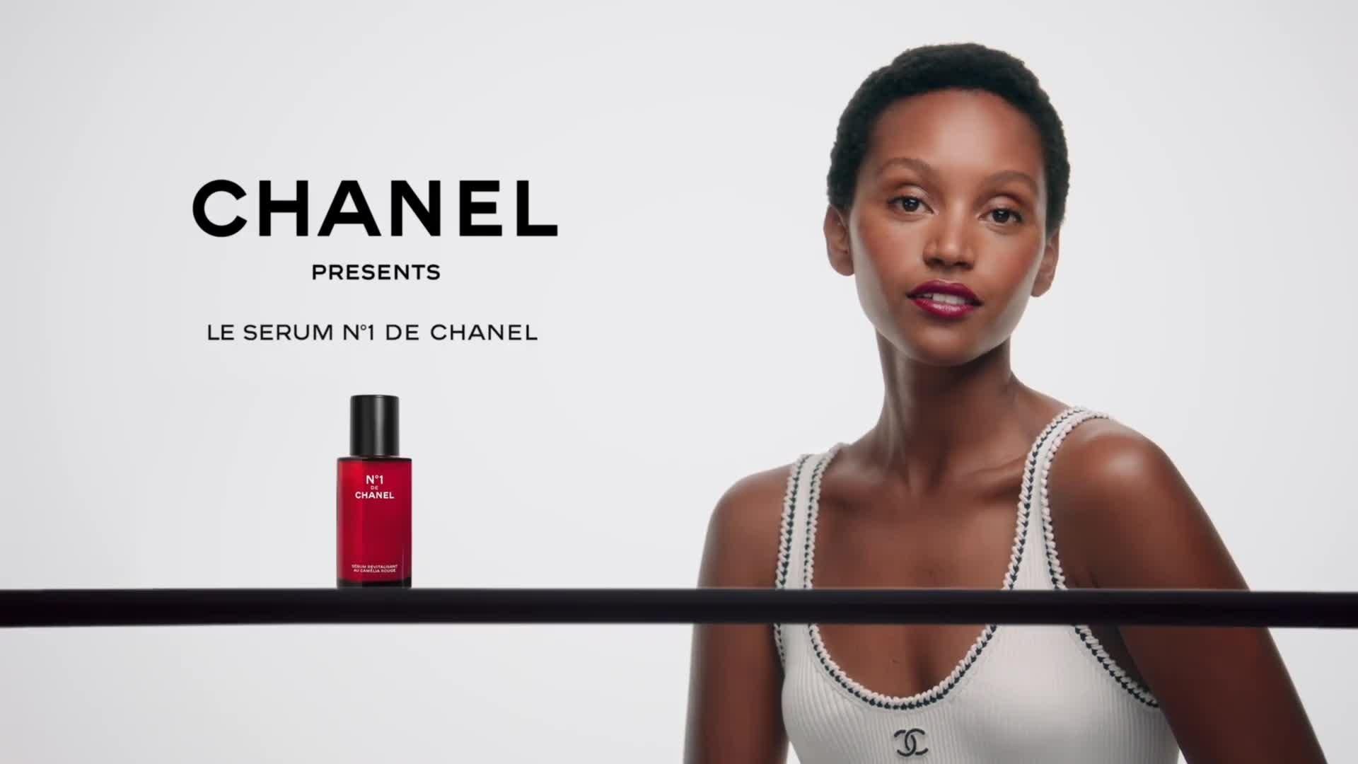 N°1 De CHANEL Revitalising Serum Prevents And Corrects The Appearance Of The 5 Signs Of Ageing Bottle
